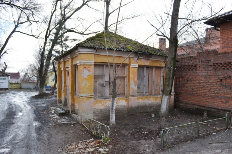 Новочеркасск: Ул. Александровская, 79 / Красный Спуск, 33