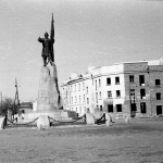 Памятник Ермаку в Новочеркасске. Фото времён оккупации города