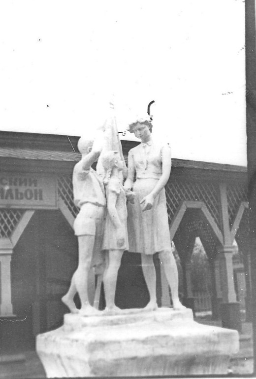 Новочеркасск: Скульптуры в городском парке