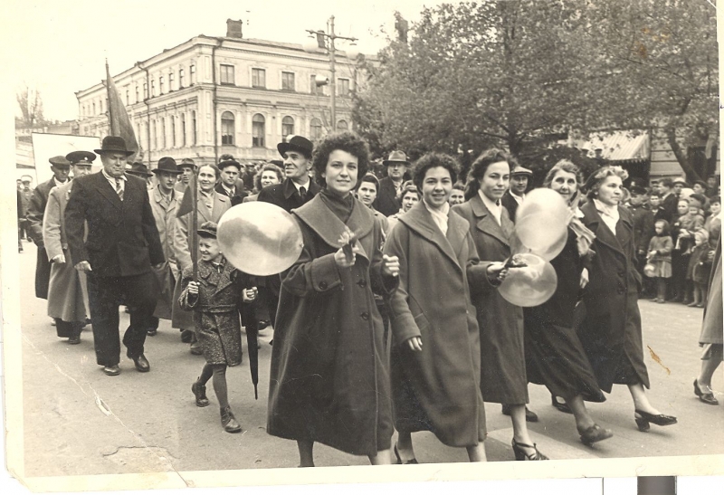 Новочеркасск: На демонстрации 1 мая 1959 г. Улица Московская