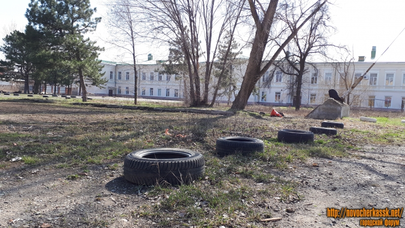 Новочеркасск: Двор школы №3