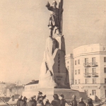 Школьники у памятника Ермаку в Новочеркасске. Фото М. Савина. 1950-е года