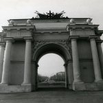 Триумфальная арка на спуске Герцена в г. Новочеркасске. 1990 год