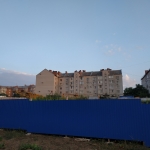 Площадка строительства дома. На фоне -  пр. Баклановский, 188Б
