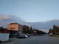 Улица Будённовская. Слева - бывшее здание завода «Магнит»