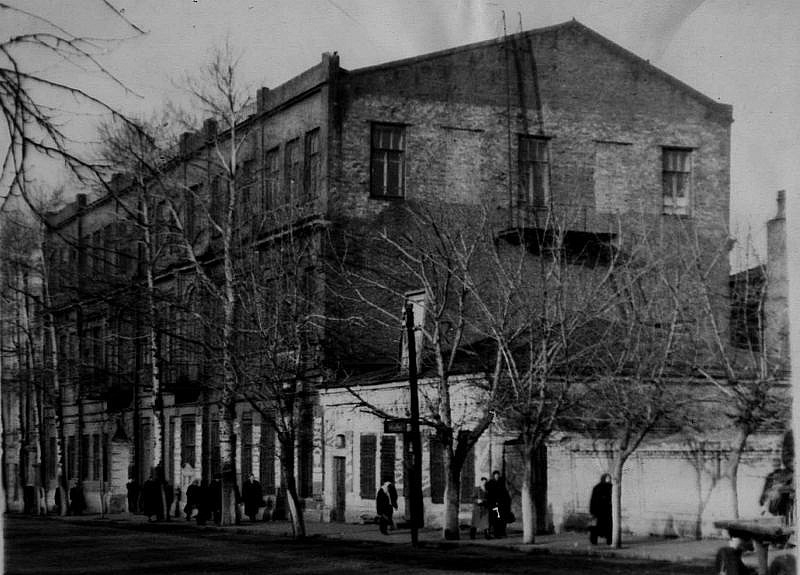 Новочеркасск: Здание НТТИ. Проспект Платовский