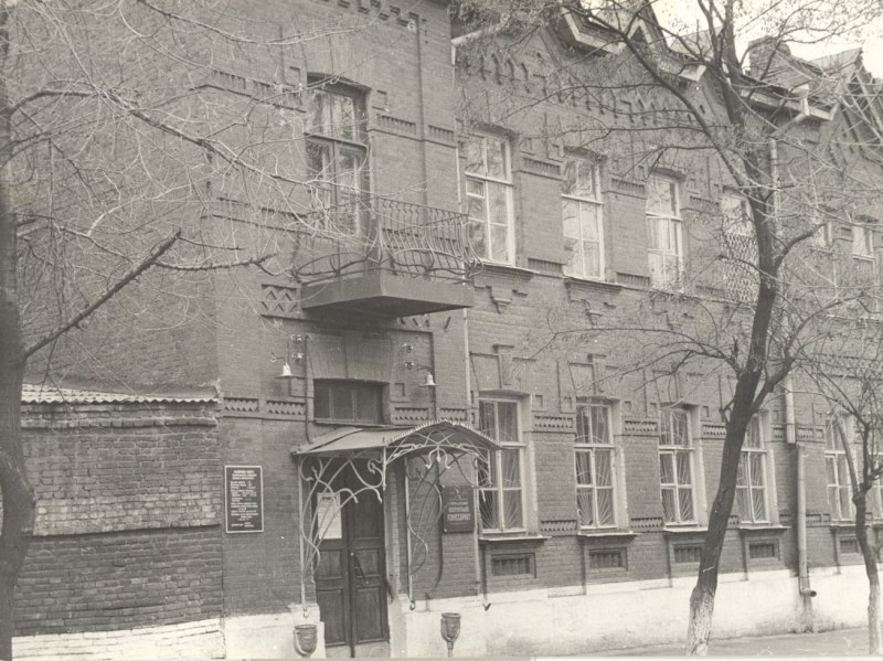 Новочеркасск: Улица Дубовского, 5. Военный комиссариат. 1962 год