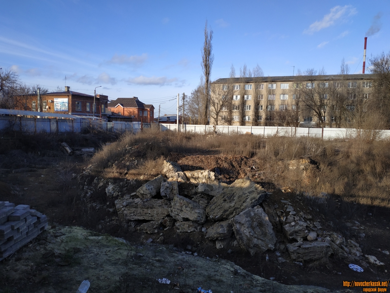 Новочеркасск: Строительная площадка на проспекте Баклановском, 8