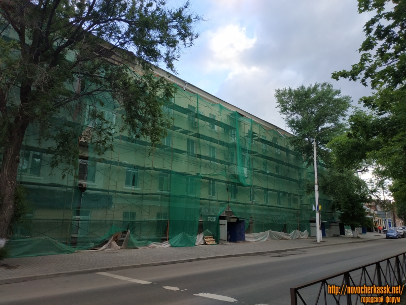 Новочеркасск: Ремонт фасада по пр. Баклановскому, 1