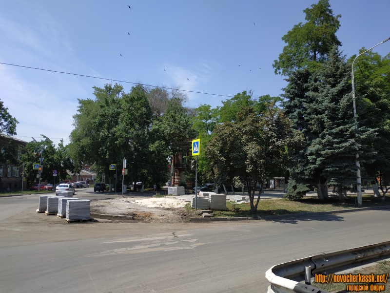 Новочеркасск: Укладка плитки на пр. Ермака