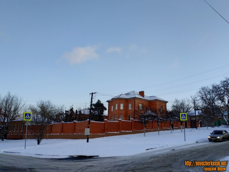 Новочеркасск: Улица Будённовская, 45 / улица Ленгника, 33