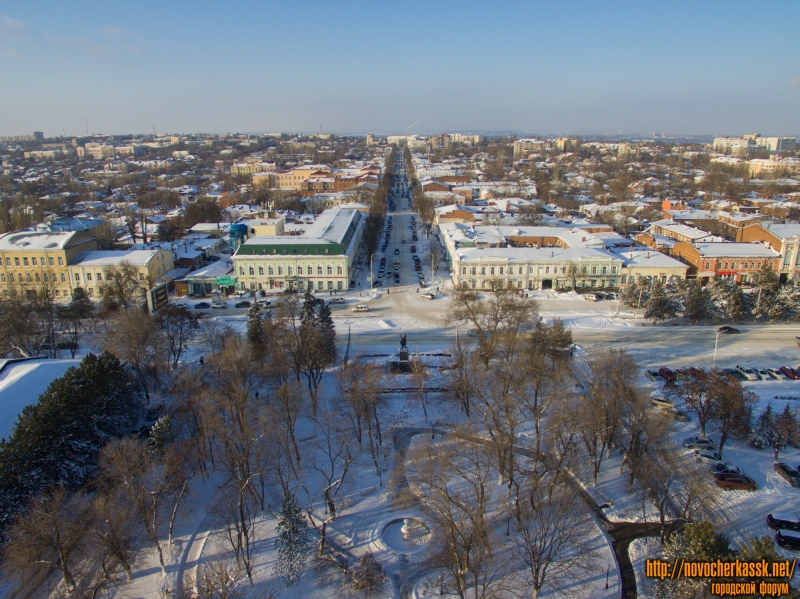 Новочеркасск: Сквер перед Атаманским дворцом и панорама улицы Московской