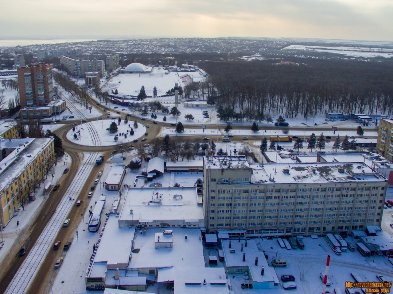 Новочеркасск: Вид на площадь Юбилейную, проспект Баклановский, стадион «Ермак» и гостиницу «Новочеркасск»