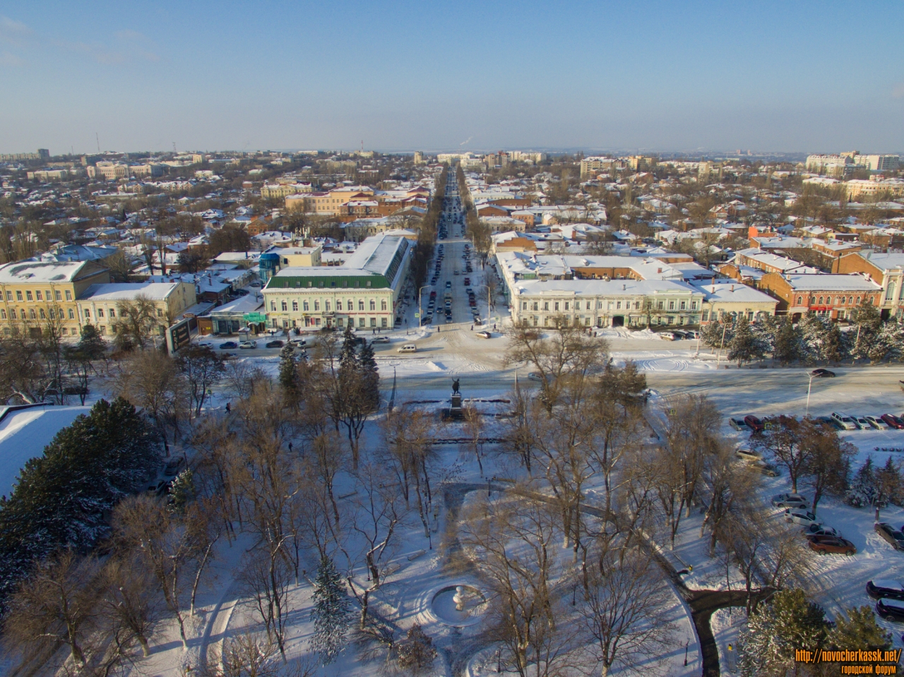 Новочеркасск: Сквер перед Атаманским дворцом и панорама улицы Московской