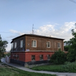 Дом на углу спуска Разина, 13 и улицы Кавказской (когда-то - Шевченко), 155