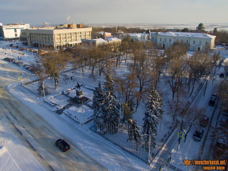 Новочеркасск: Памятник Платову и сквер перед Атаманским дворцом