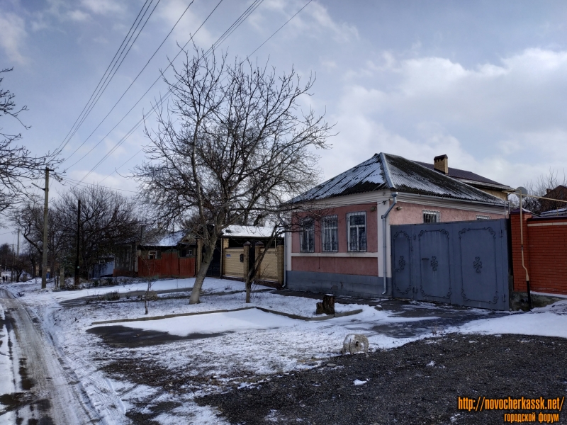 Новочеркасск: Улица Добролюбова, 77