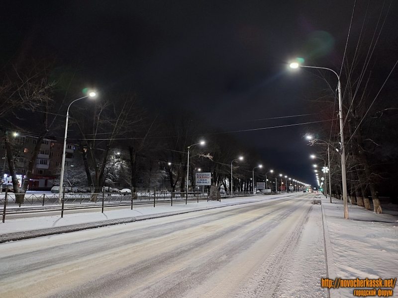 Новочеркасск: Первый снег в сезоне 2022-2023. Проспект Баклановский вдоль рощи