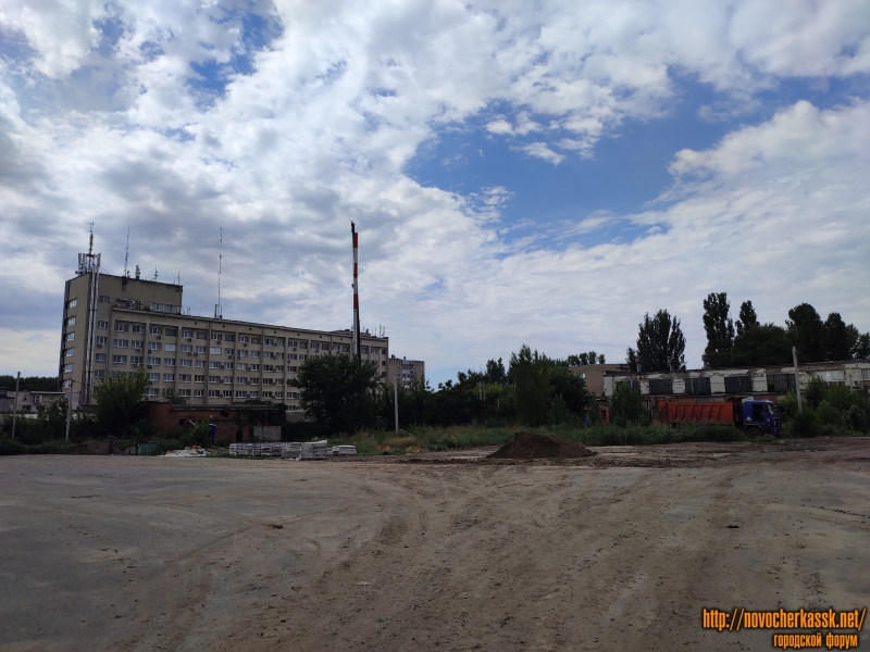 Новочеркасск: Улица 26 Бакинских комиссаров. Территория за гостиницей «Новочеркасск»