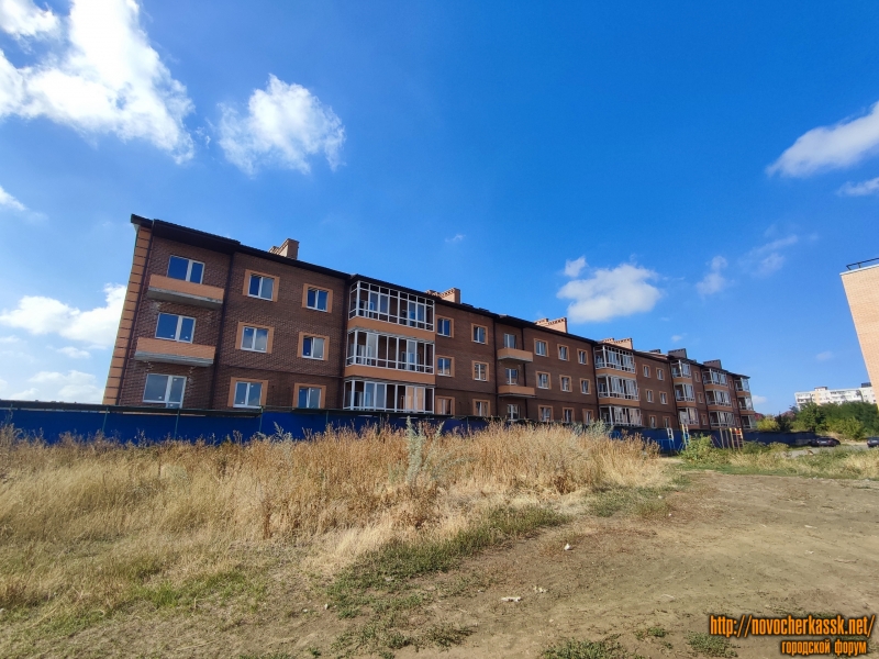 Новочеркасск: Переулок Рощинский, 26. Многоквартирный трехэтажный жилой дом