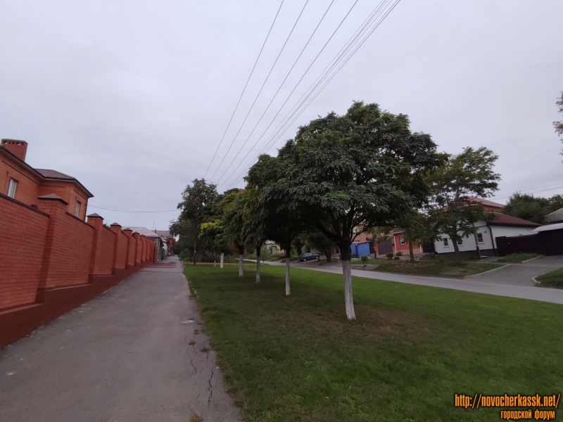 Новочеркасск: Улица Ленгника. Вид от улицы Буденновской