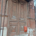 Улица Ленгника, 13. Старинная дверь