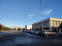 Платовский проспект. Вид от ул. Московской. Справа здание Администрации и бывшего универмага