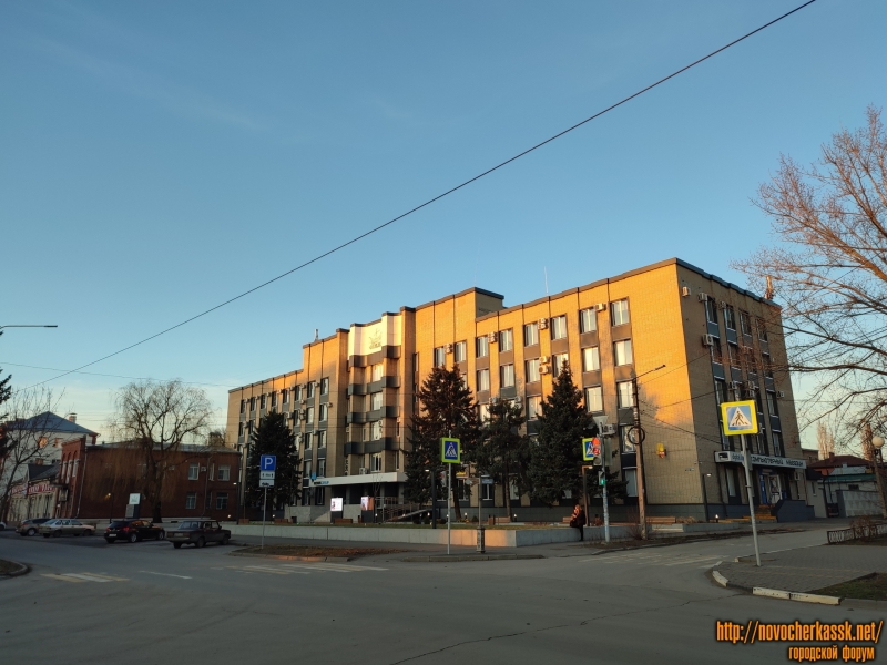 Новочеркасск: Бизнес-центр «Ермак». Проспект Ермака, 106 / улица Просвещения