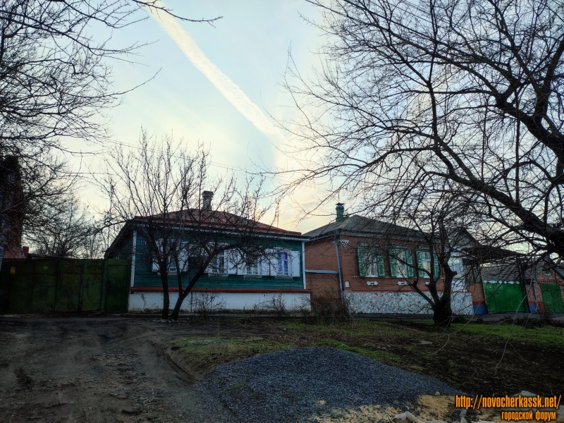 Новочеркасск: Улица Октябрьская, 103, 105