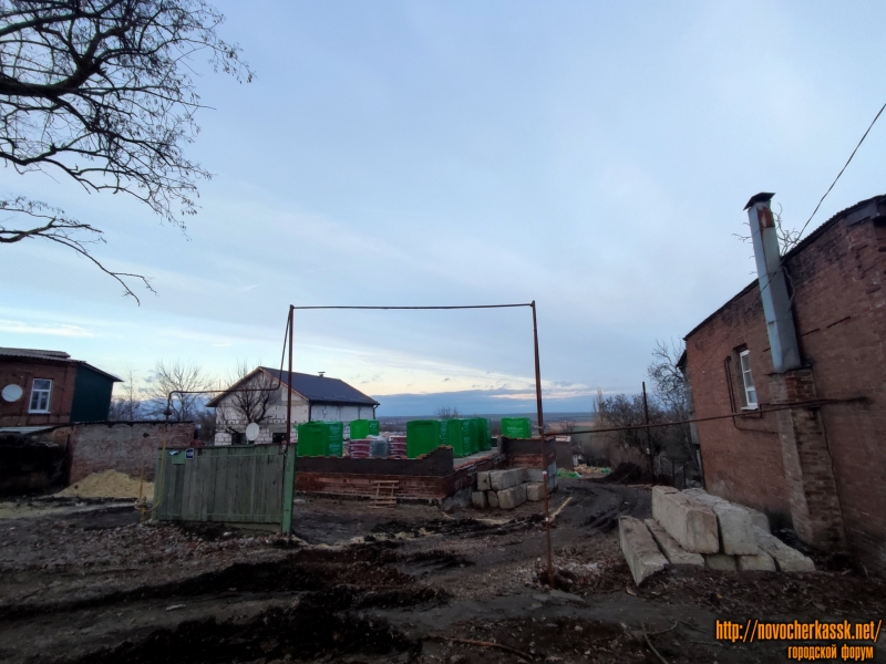 Новочеркасск: Улица Октябрьская, 108. Стройка