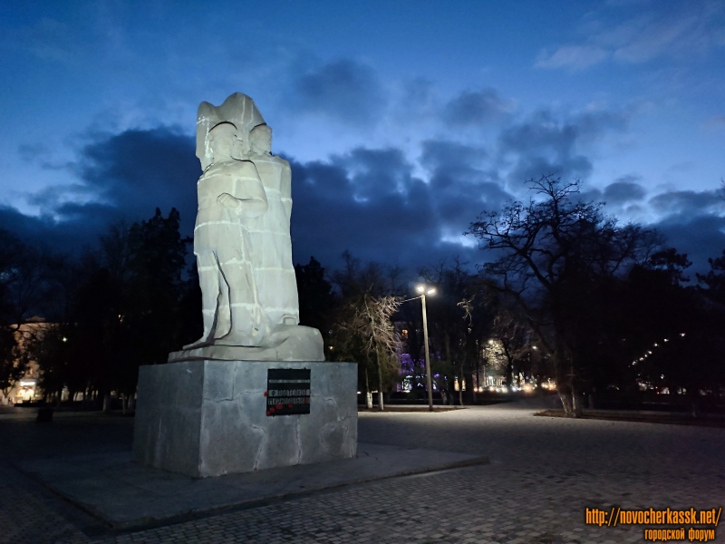 Новочеркасск: Памятник Подтелкову и Кривошлыкову после реставрации