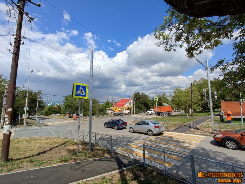 Новочеркасск: Обустройство пешеходных переходов с установкой светофора на пересечении улиц Буденновской и Ленгника