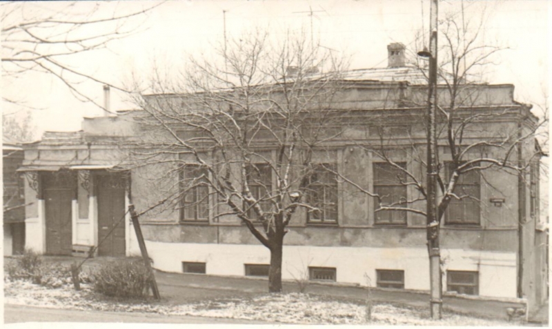 Новочеркасск: Улица Кавказская, 219. Период съемки - с 1970 по 1979 год. В 1918-1919 годах в этом доме жил М. Б. Греков