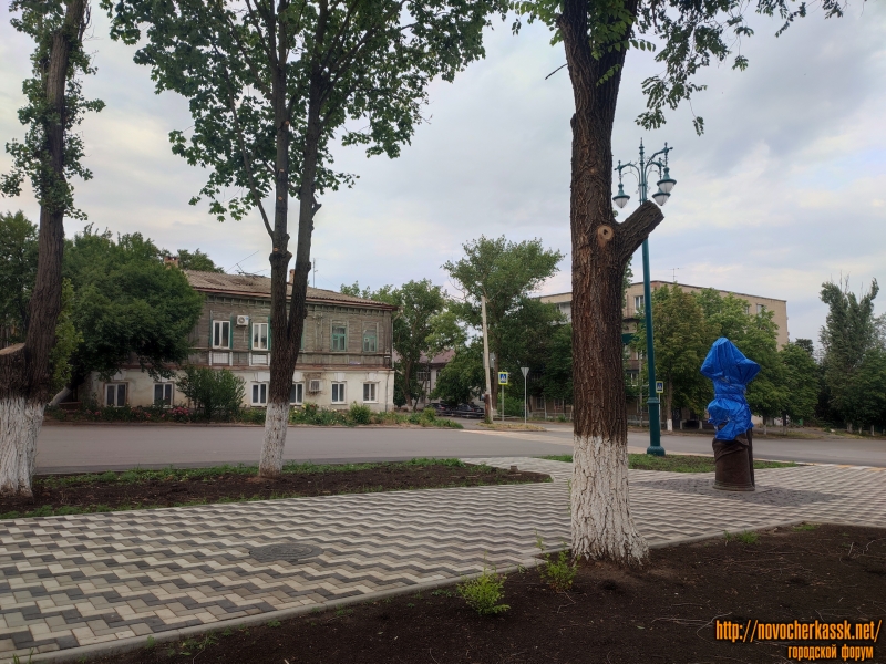 Новочеркасск: Аллея на Красном спуске