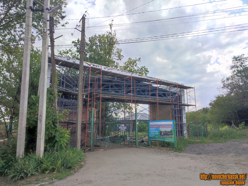 Новочеркасск: Переулок Рощинский. Монтаж въездной группы в «Семейный эко-посёлок «Рощинский»