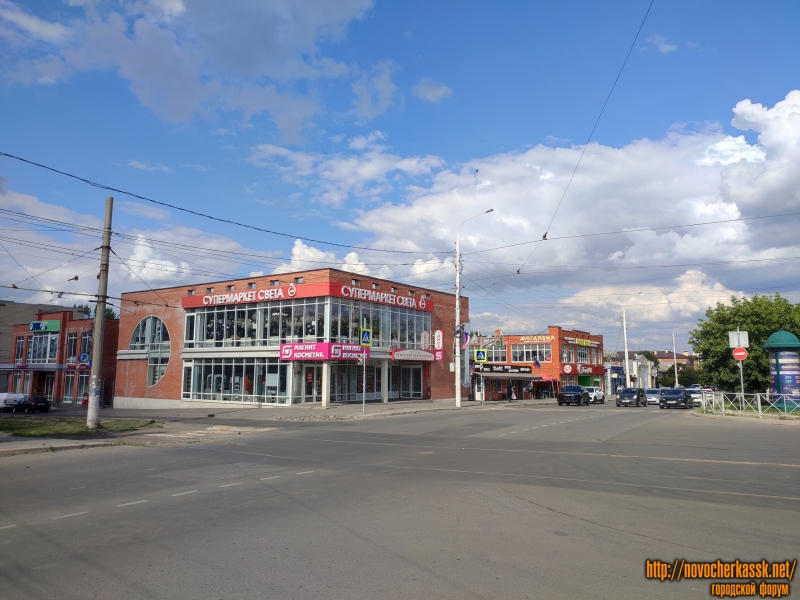 Новочеркасск: Пересечение проспекта Баклановского и улицы Крылова