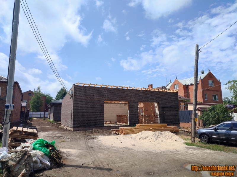Новочеркасск: Строительство на улице Ларина, 21