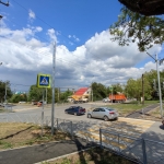 Обустройство пешеходных переходов с установкой светофора на пересечении улиц Буденновской и Ленгника