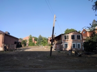 Улица Ларина, 21. Снос дома для застройки тремя новыми зданиями