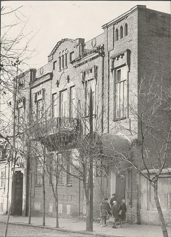 Новочеркасск: Главное здание Новочеркасской музыкальной школы им. П.И. Чайковского