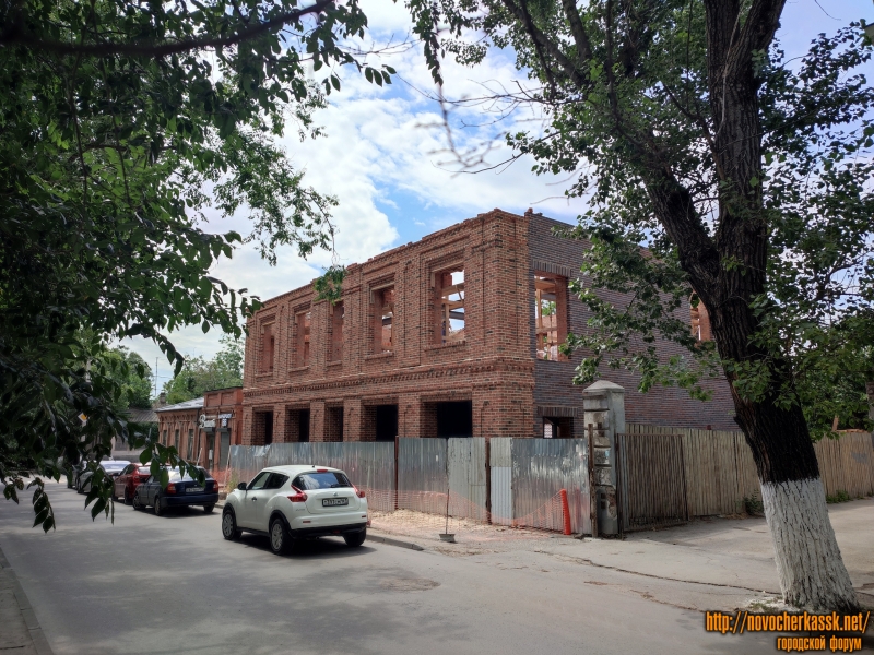 Новочеркасск: Строительство на улице Пушкинской между домами 107 и 109