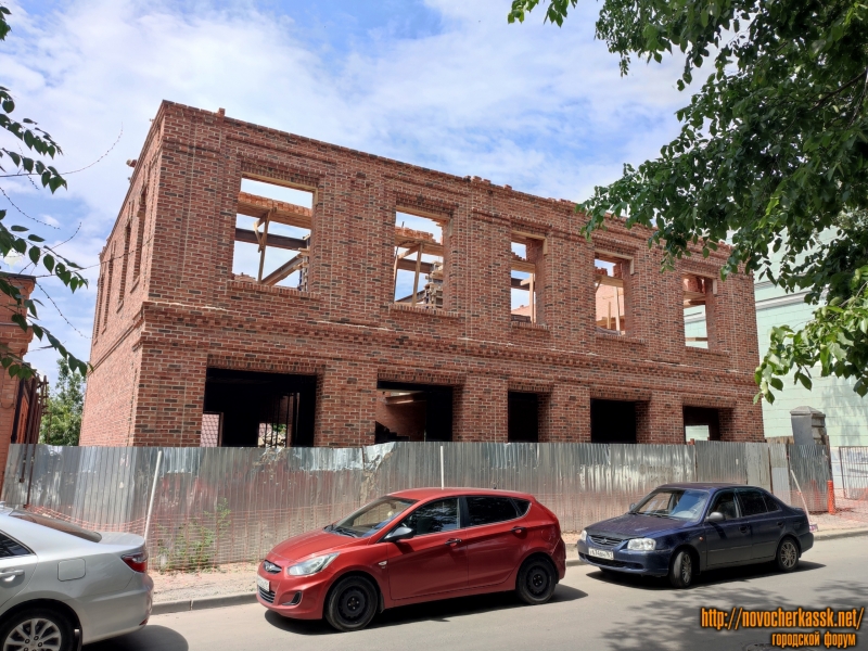 Новочеркасск: Строительство на улице Пушкинской между домами 107 и 109