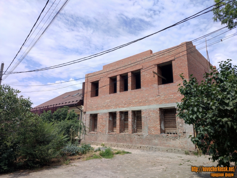 Новочеркасск: Улица Бакунина, 8