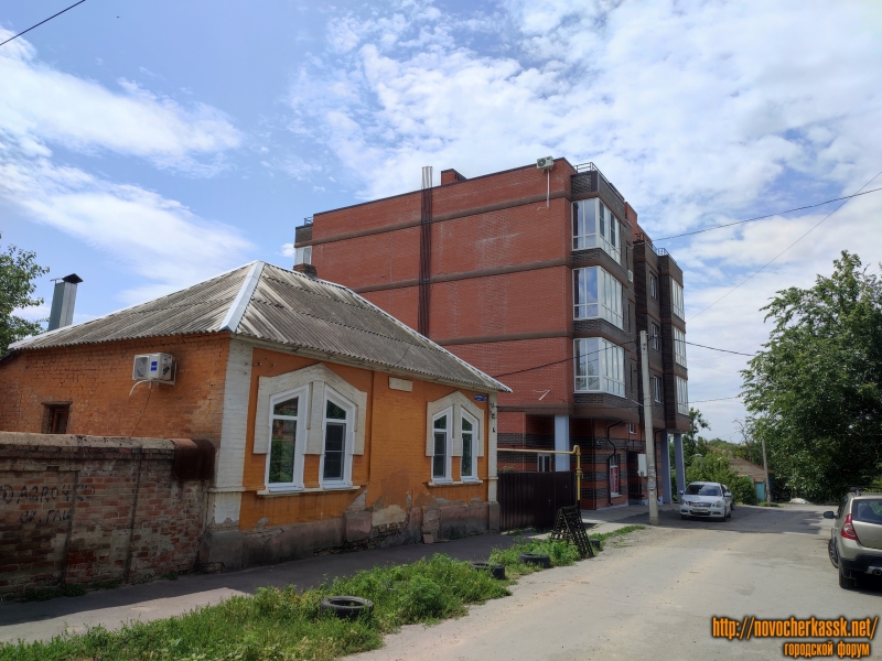 Новочеркасск: Улица Бакунина, 19 и 21