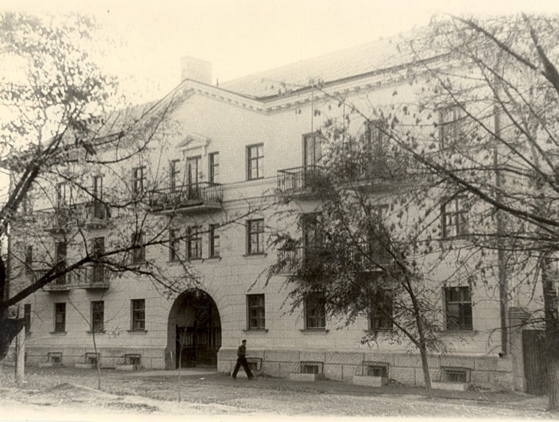 Новочеркасск: Улица Просвещения, 133. Жилой дом для научных работников НПИ