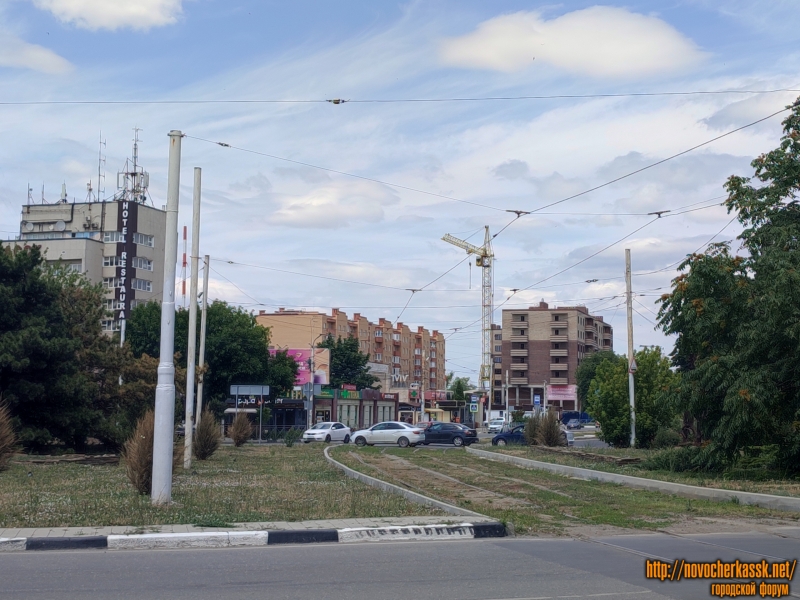 Новочеркасск: Вид на улицу 26 Бакинских комиссаров через пл. Юбилейную