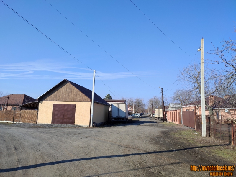 Новочеркасск: Вид на Окружной переулок с переулка Спасского
