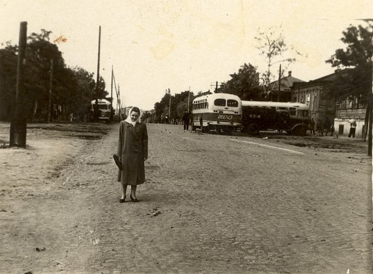Новочеркасск: Улица Орджоникидзе. Вид в сторону института (виден на дальнем плане)