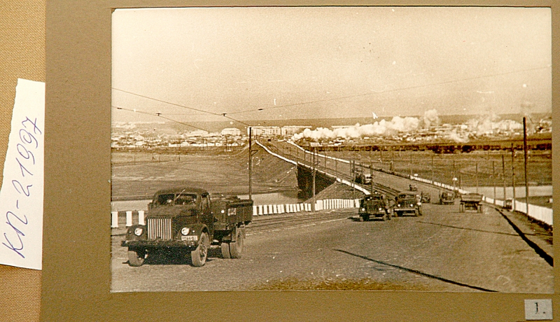 Новочеркасск: Вид на мост через реку Тузлов и Промышленный район