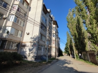 Вдоль дома с адресом ул. Крылова, 8Б